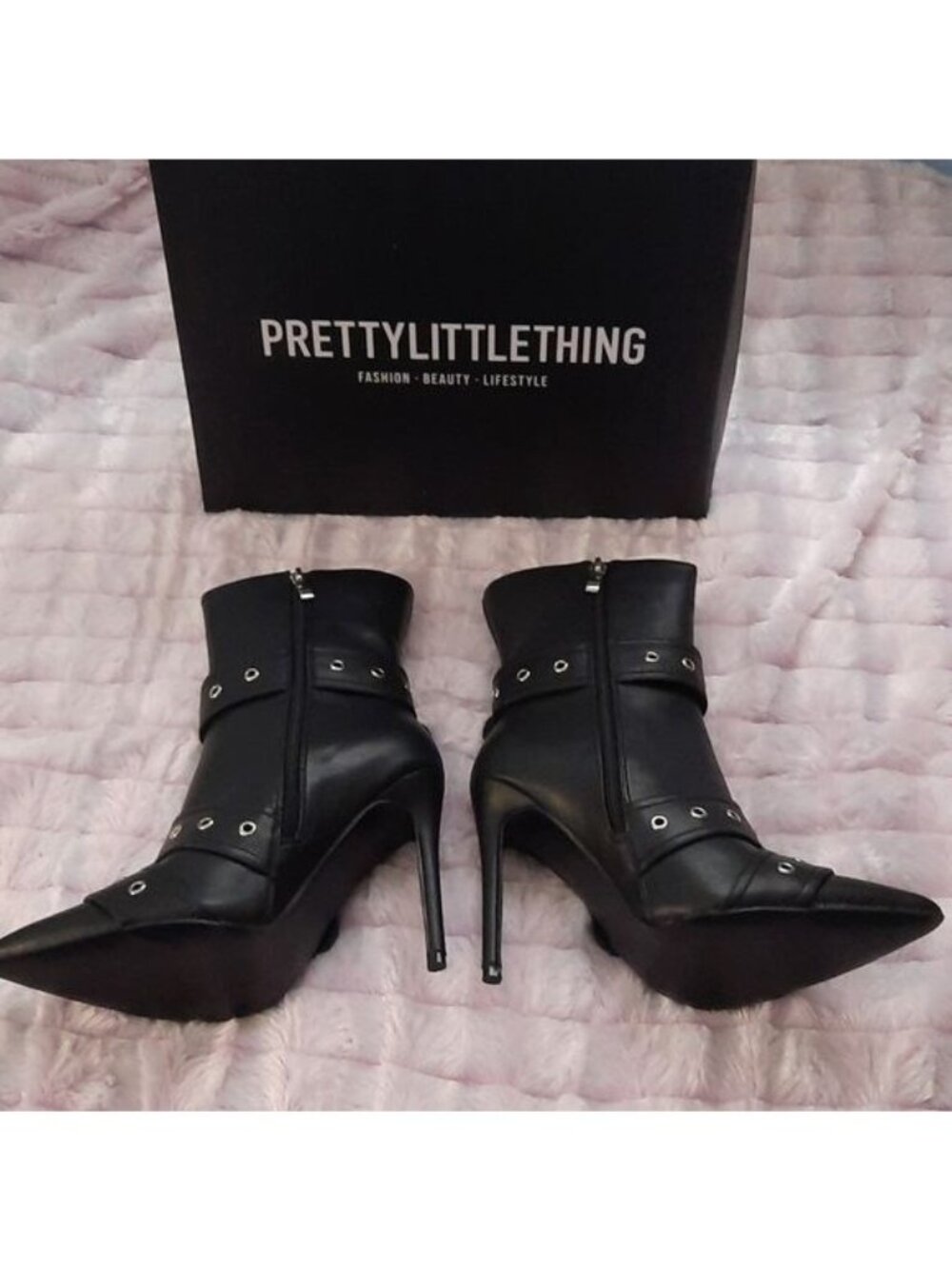 Pretty Little Thing NIB Black Faux Leather Pointed Toe Buckle 5 Inch Heel Boot 7 - Picture 2 of 9